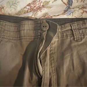 Men's Casual cargo shorts in Olive Green